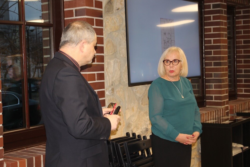 Wczoraj "Twórczym piątkiem na Ficinusie" została zainaugurowana działalność Biblioteki na zabytkowym osiedlu robotniczym przy ul. Kubiny 24. W budynku po modernizacji znajduje się wypożyczalnia centralna, wypożyczalnia dla dzieci, czytelnia czasopism, ekspozycja muzealna, punkt informacyjny oraz sala animacyjna.