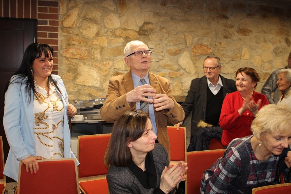 Wczoraj "Twórczym piątkiem na Ficinusie" została zainaugurowana działalność Biblioteki na zabytkowym osiedlu robotniczym przy ul. Kubiny 24. W budynku po modernizacji znajduje się wypożyczalnia centralna, wypożyczalnia dla dzieci, czytelnia czasopism, ekspozycja muzealna, punkt informacyjny oraz sala animacyjna.