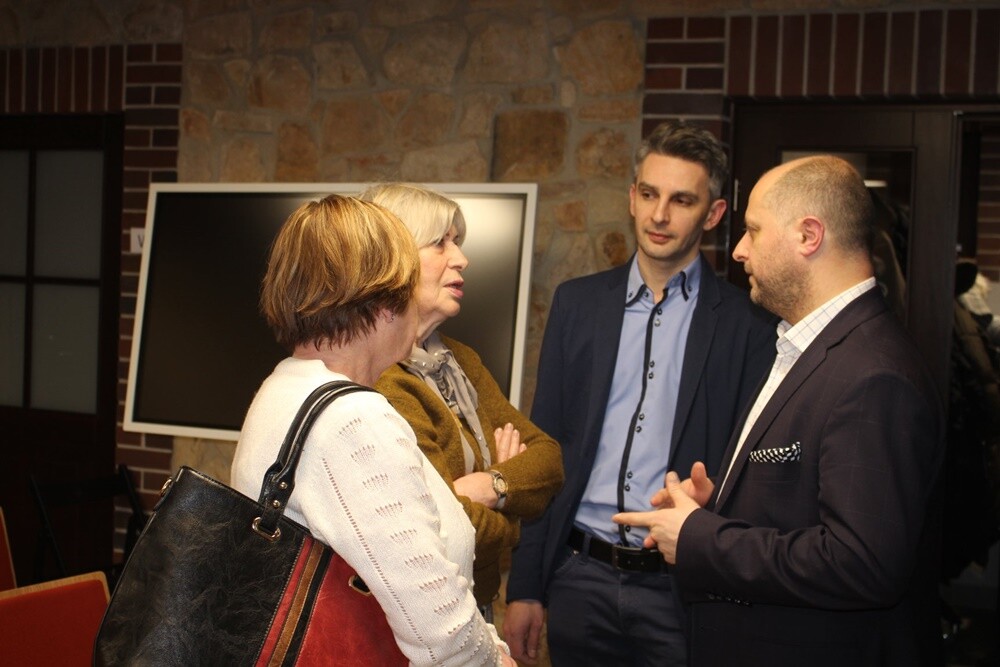 Wczoraj "Twórczym piątkiem na Ficinusie" została zainaugurowana działalność Biblioteki na zabytkowym osiedlu robotniczym przy ul. Kubiny 24. W budynku po modernizacji znajduje się wypożyczalnia centralna, wypożyczalnia dla dzieci, czytelnia czasopism, ekspozycja muzealna, punkt informacyjny oraz sala animacyjna.