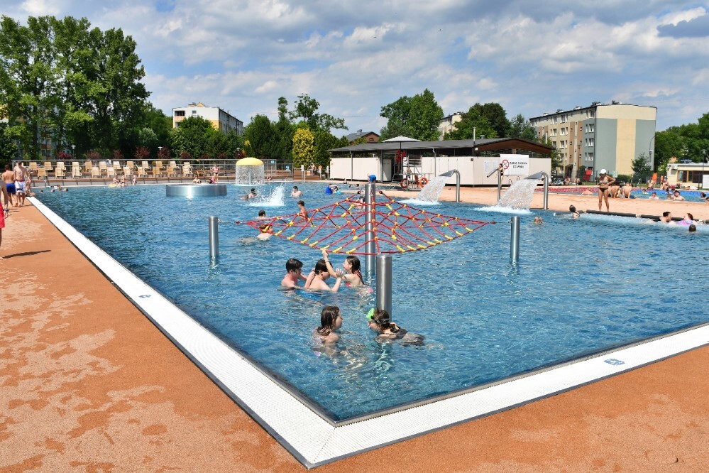 Basen letni w Rudzie Śląskiej oficjalnie otwarty! / fot. Jacek Knapik