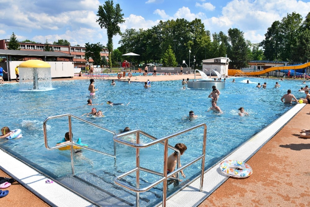 Basen letni w Rudzie Śląskiej oficjalnie otwarty! / fot. Jacek Knapik