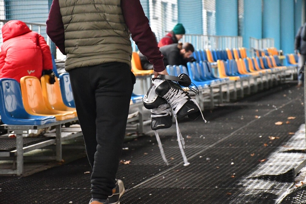 Zima zbliża się wielkimi krokami, więc rudzkie lodowisko otwiera się dla miłośników jednego z najpopularniejszych sportów zimowych – łyżwiarstwa.

fot. Jacek Knapik