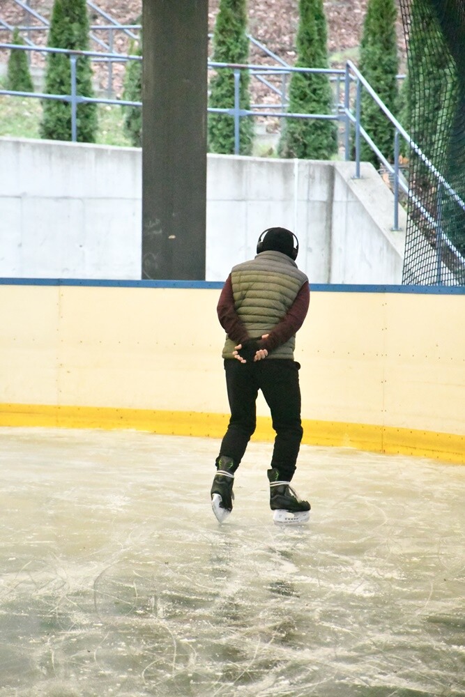 Zima zbliża się wielkimi krokami, więc rudzkie lodowisko otwiera się dla miłośników jednego z najpopularniejszych sportów zimowych – łyżwiarstwa.

fot. Jacek Knapik