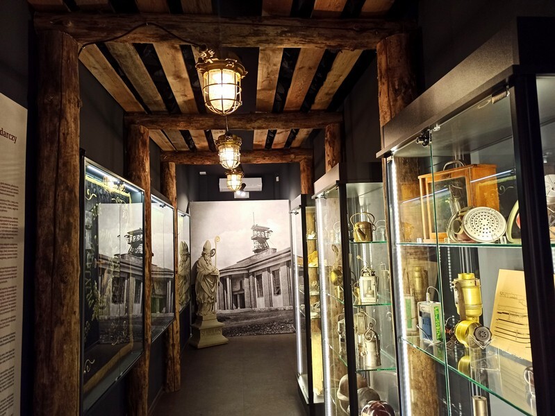 Muzeum Miejskie im. Maksymiliana Chroboka w Rudzie Śląskiej ponownie otwarte! Po modernizacji placówka ta zainaugurowała działalność w sobotę, 2 października. Remont rudzkiego muzeum dobiegł końca. Inwestycja pochłonęła 9 mln złotych. A efekty? Zobaczcie sami!