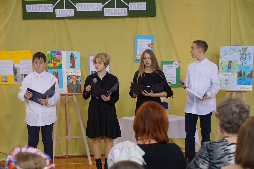 W Rudzie Śląskiej powstało nowe podwórko Nivea. Dzisiaj w Szkole Podstawowej świętowano dzień patrona oraz uroczyście otwarto nowy plac zabaw.