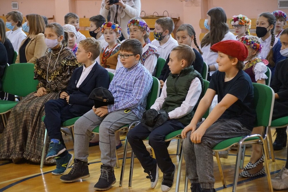 W Rudzie Śląskiej powstało nowe podwórko Nivea. Dzisiaj w Szkole Podstawowej świętowano dzień patrona oraz uroczyście otwarto nowy plac zabaw.