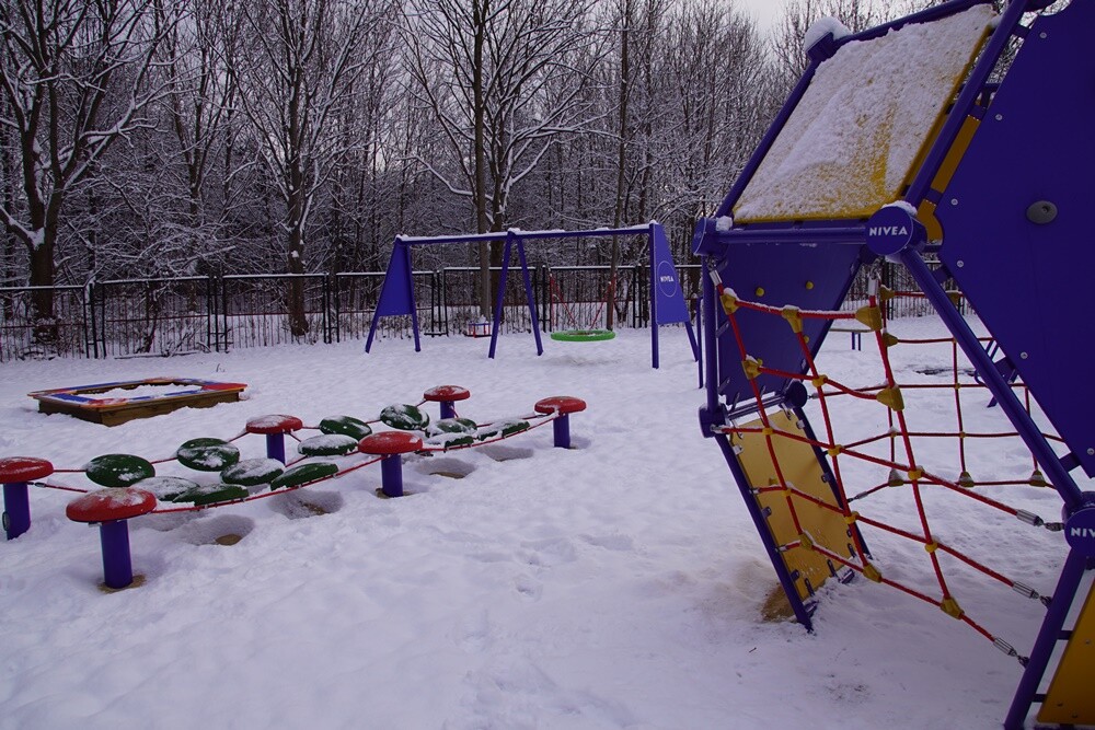 W Rudzie Śląskiej powstało nowe podwórko Nivea. Dzisiaj w Szkole Podstawowej świętowano dzień patrona oraz uroczyście otwarto nowy plac zabaw.