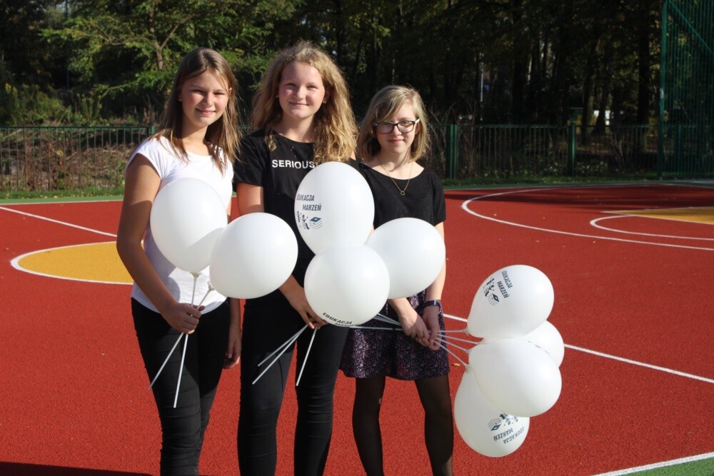 W sobotę na terenie Szkoły Podstawowej nr 13 im. Alfreda Szklarskiego z oddziałami integracyjnymi do użytku została oficjalnie oddana nowoczesna pracownia przyrodnicza oraz kompleks boisk.