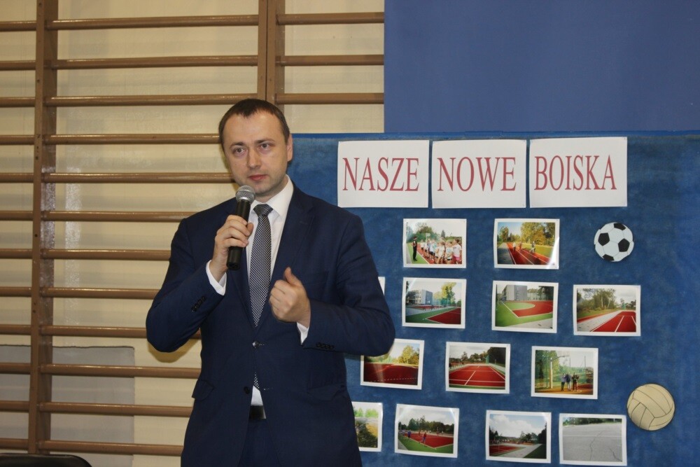 W sobotę na terenie Szkoły Podstawowej nr 13 im. Alfreda Szklarskiego z oddziałami integracyjnymi do użytku została oficjalnie oddana nowoczesna pracownia przyrodnicza oraz kompleks boisk.