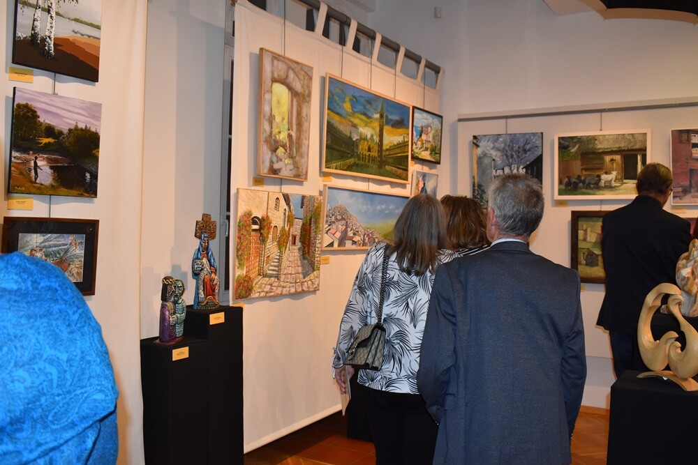 Wczoraj, 17 listopada, w Muzeum Miejskim im. Maksymiliana Chroboka odbył się wernisaż wystawy pokonkursowej 52. edycji Konkursu Plastyki Nieprofesjonalnej "Rudzka Jesień".

fot. Muzeum Miejskie im. Maksymiliana Chroboka