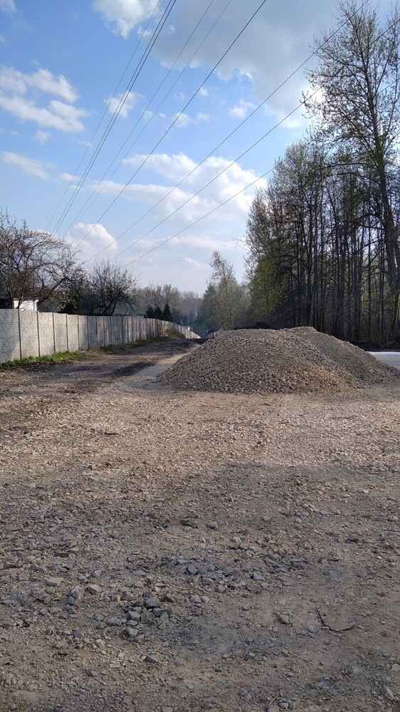 W ramach realizacji kolejnego etapu budowy Traktu Rudzkiego w Parku Dworskim i przy ul. Hallera modernizowane są alejki, instalowane jest nowe oświetlenie oraz nasadzane są rośliny.

fot. Jacek Knapik