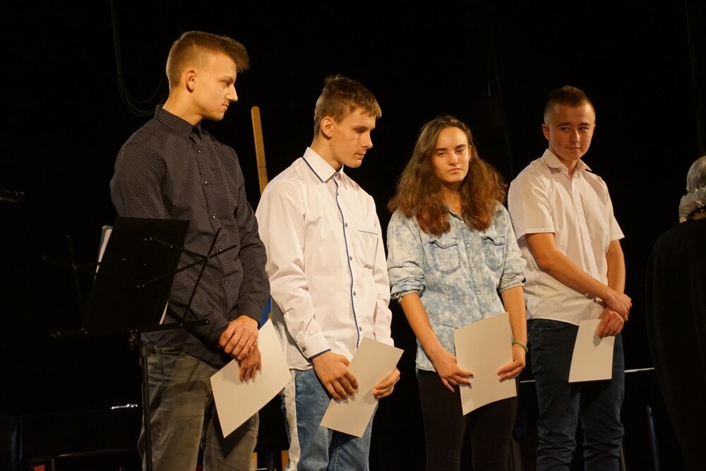 Aż 122 uczniów zawodów rzemieślniczych rozpoczęło w tym roku szkolnym praktyczną naukę zawodu w 46 zakładach. Dzisiaj w Domu Kultury w Bielszowicach odbyło się tradycyjne pasowanie na ucznia w rzemiośle, które zorganizował Rudzki Cech Rzemiosł i Przedsiębiorczości.