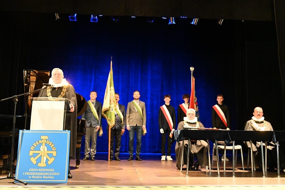 Pasowanie na ucznia w rzemiośle, którego organizatorem jest Cech Rzemiosł i Przedsiębiorczości. / fot. UM Ruda Śląska