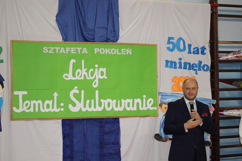 Dziś był wielki dzień dla pierwszoklasistów, którzy złożyli ślubowanie i byli pasowani na ucznia Szkoły Podstawowej Sportowej nr 15. 

fot. UM Ruda Śląska