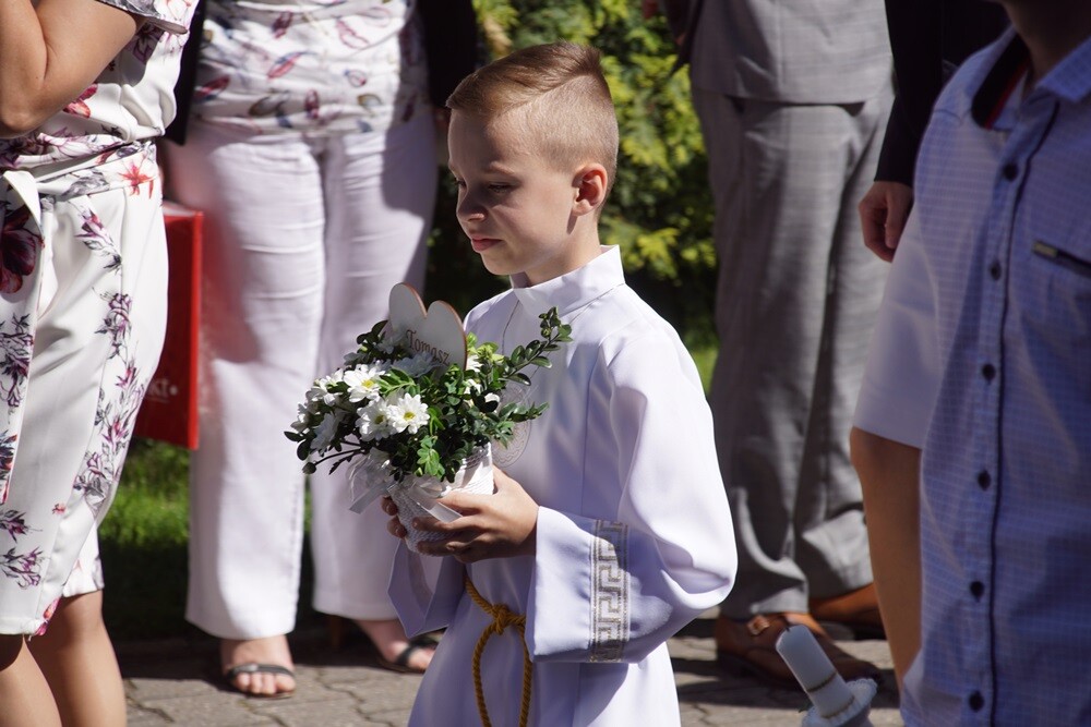 W wielu rudzkich parafiach dzieci przyjęły dzisiaj Pierwszą Komunię Świętą. Z okazji tego wyjątkowego dnia zarówno dzieciom, jak i rodzicom składamy najlepsze życzenia.