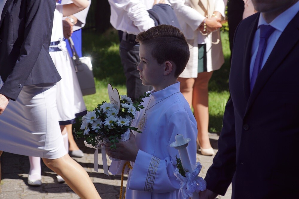 W wielu rudzkich parafiach dzieci przyjęły dzisiaj Pierwszą Komunię Świętą. Z okazji tego wyjątkowego dnia zarówno dzieciom, jak i rodzicom składamy najlepsze życzenia.