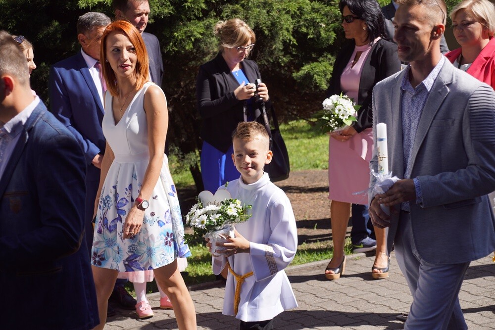 W wielu rudzkich parafiach dzieci przyjęły dzisiaj Pierwszą Komunię Świętą. Z okazji tego wyjątkowego dnia zarówno dzieciom, jak i rodzicom składamy najlepsze życzenia.