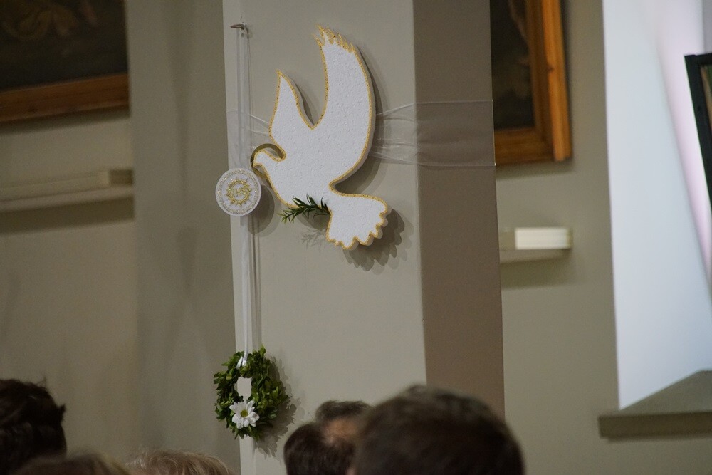 W wielu rudzkich parafiach dzieci przyjęły dzisiaj Pierwszą Komunię Świętą. Z okazji tego wyjątkowego dnia zarówno dzieciom, jak i rodzicom składamy najlepsze życzenia.