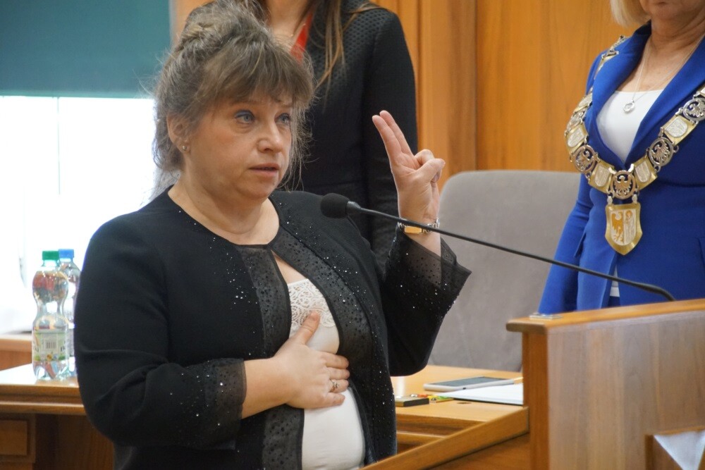 Podczas pierwszej sesji nowej kadencji Rady Miasta Ruda Śląska nastąpiło zaprzysiężenie radnych i prezydenta, podjęto również uchwałę w głosowaniu tajnym o wyborze przewodniczącego.