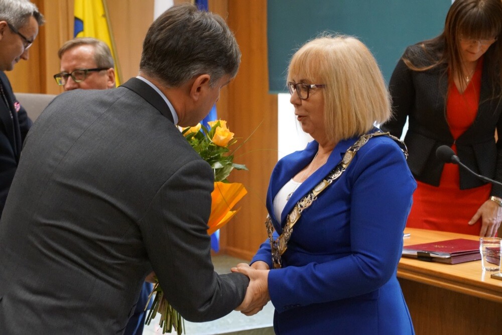 Podczas pierwszej sesji nowej kadencji Rady Miasta Ruda Śląska nastąpiło zaprzysiężenie radnych i prezydenta, podjęto również uchwałę w głosowaniu tajnym o wyborze przewodniczącego.