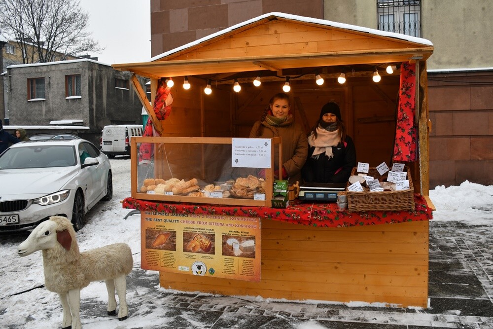 Za nami pierwszy dzień Rudzkiego Kiermaszu Świątecznego z przystankiem Świątecznego konwoju Radia ZET. Na mieszkańców Rudy Śląskiej na rynku czekało wczoraj wiele atrakcji. 

fot. Jacek Knapik