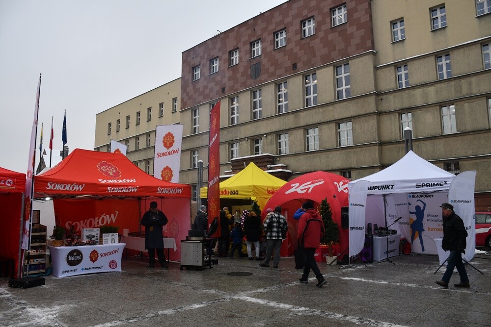 Za nami pierwszy dzień Rudzkiego Kiermaszu Świątecznego z przystankiem Świątecznego konwoju Radia ZET. Na mieszkańców Rudy Śląskiej na rynku czekało wczoraj wiele atrakcji. 

fot. Jacek Knapik