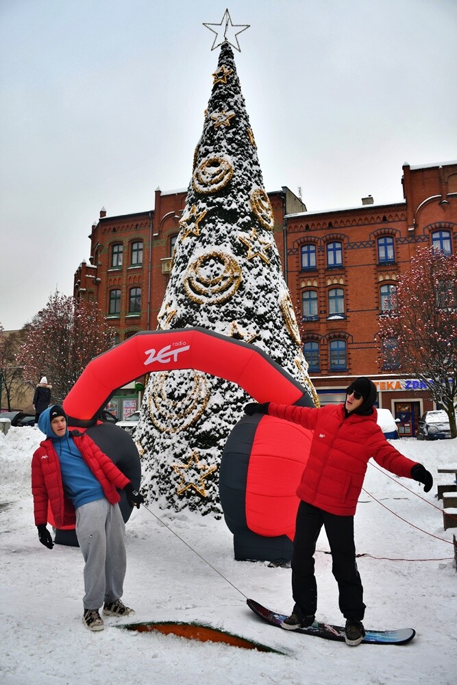 Za nami pierwszy dzień Rudzkiego Kiermaszu Świątecznego z przystankiem Świątecznego konwoju Radia ZET. Na mieszkańców Rudy Śląskiej na rynku czekało wczoraj wiele atrakcji. 

fot. Jacek Knapik