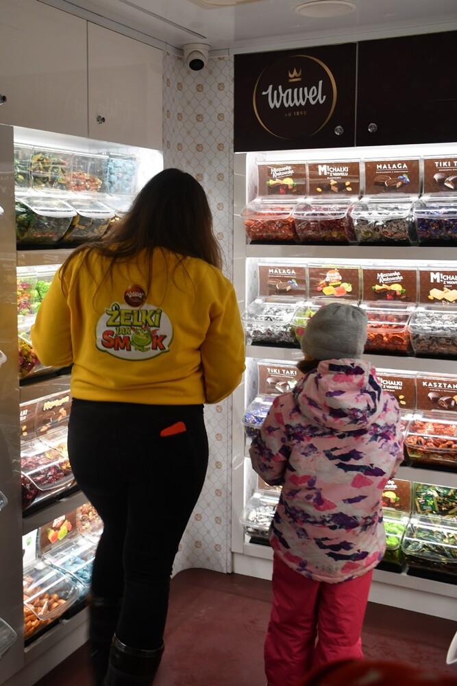 Za nami pierwszy dzień Rudzkiego Kiermaszu Świątecznego z przystankiem Świątecznego konwoju Radia ZET. Na mieszkańców Rudy Śląskiej na rynku czekało wczoraj wiele atrakcji. 

fot. Jacek Knapik