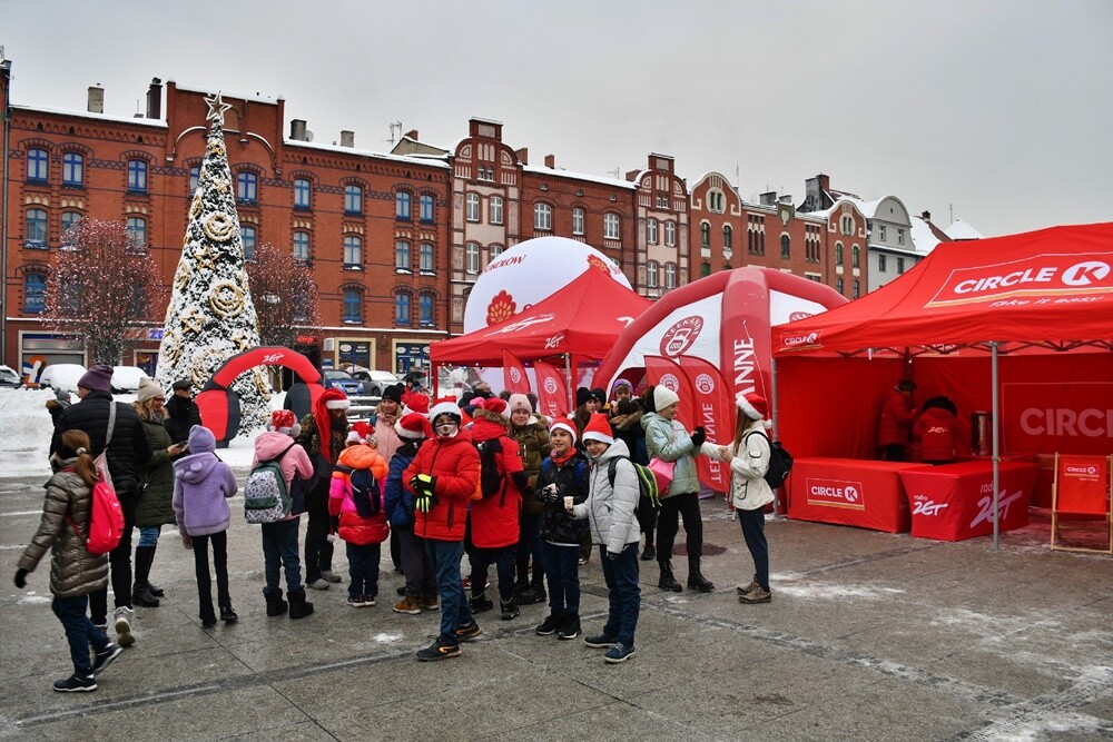Za nami pierwszy dzień Rudzkiego Kiermaszu Świątecznego z przystankiem Świątecznego konwoju Radia ZET. Na mieszkańców Rudy Śląskiej na rynku czekało wczoraj wiele atrakcji. 

fot. Jacek Knapik