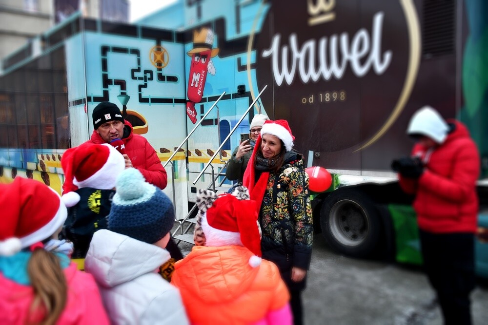 Za nami pierwszy dzień Rudzkiego Kiermaszu Świątecznego z przystankiem Świątecznego konwoju Radia ZET. Na mieszkańców Rudy Śląskiej na rynku czekało wczoraj wiele atrakcji. 

fot. Jacek Knapik