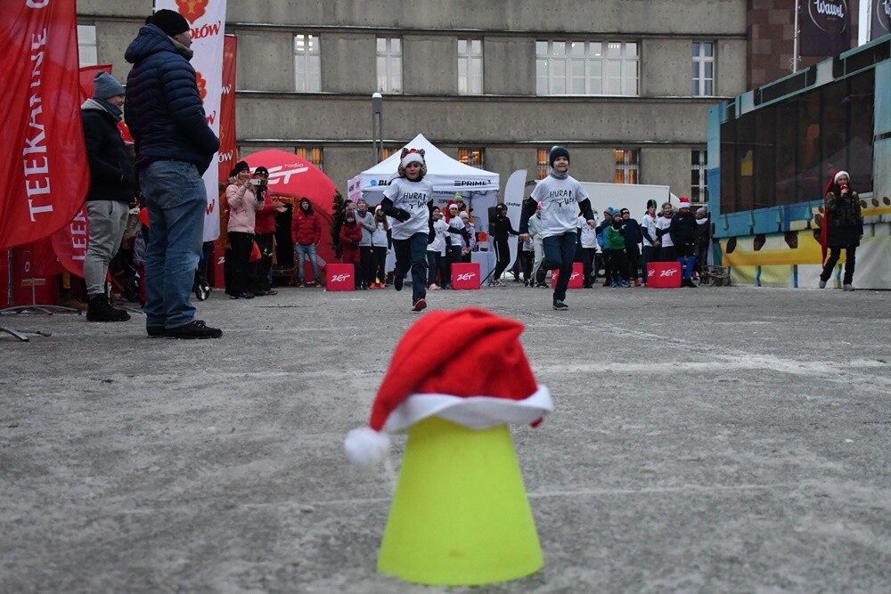 Za nami pierwszy dzień Rudzkiego Kiermaszu Świątecznego z przystankiem Świątecznego konwoju Radia ZET. Na mieszkańców Rudy Śląskiej na rynku czekało wczoraj wiele atrakcji. 

fot. Jacek Knapik