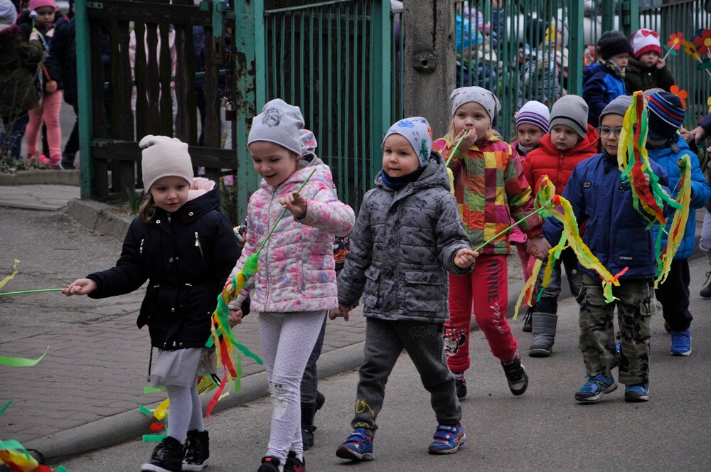 Wiosna wreszcie nadeszła! Udowodniły to przedszkolaki z Miejskiego Przedszkola nr 30 w Bielszowicach, które pożegnały dzisiaj zimę i powitały nową porę roku.