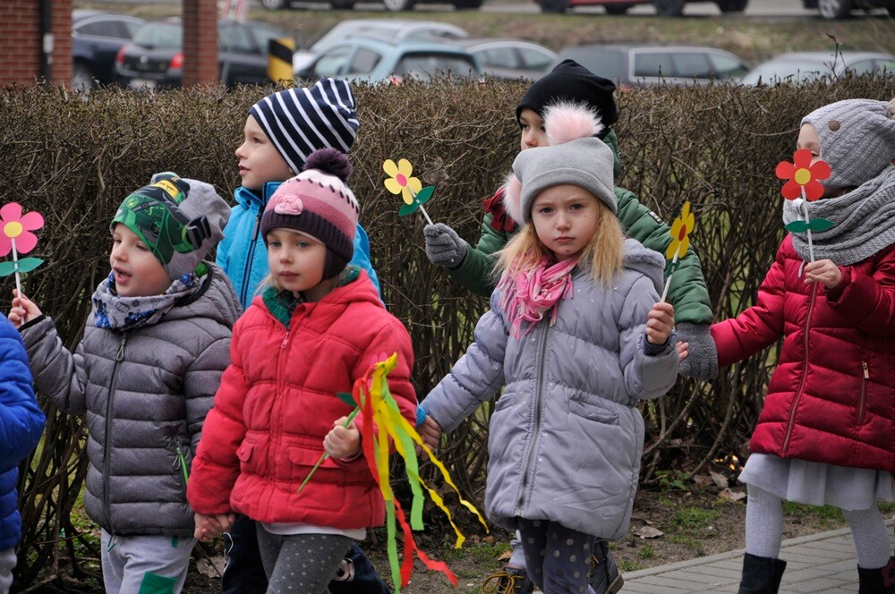 Wiosna wreszcie nadeszła! Udowodniły to przedszkolaki z Miejskiego Przedszkola nr 30 w Bielszowicach, które pożegnały dzisiaj zimę i powitały nową porę roku.