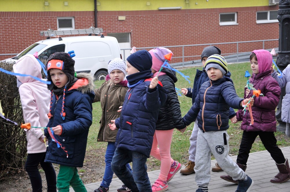 Wiosna wreszcie nadeszła! Udowodniły to przedszkolaki z Miejskiego Przedszkola nr 30 w Bielszowicach, które pożegnały dzisiaj zimę i powitały nową porę roku.