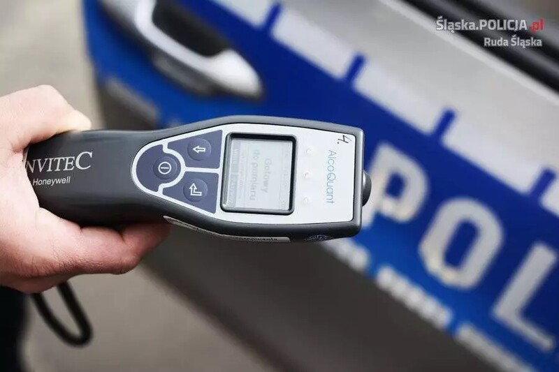 Pijany w sztok kierowca nie mógł utrzymać się w pasie ruchu. Miał 3 promile alkoholu