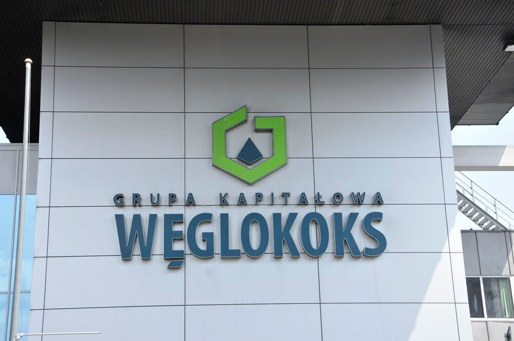 We wtorkowe popołudnie pod siedzibą Grupy Kapitałowej Węglokoks w Katowicach zawrzało. Pracownicy Huty Pokój mają dosyć braku porozumienia z zarządem. Wyszli na ulicę, by manifestować swoje racje.