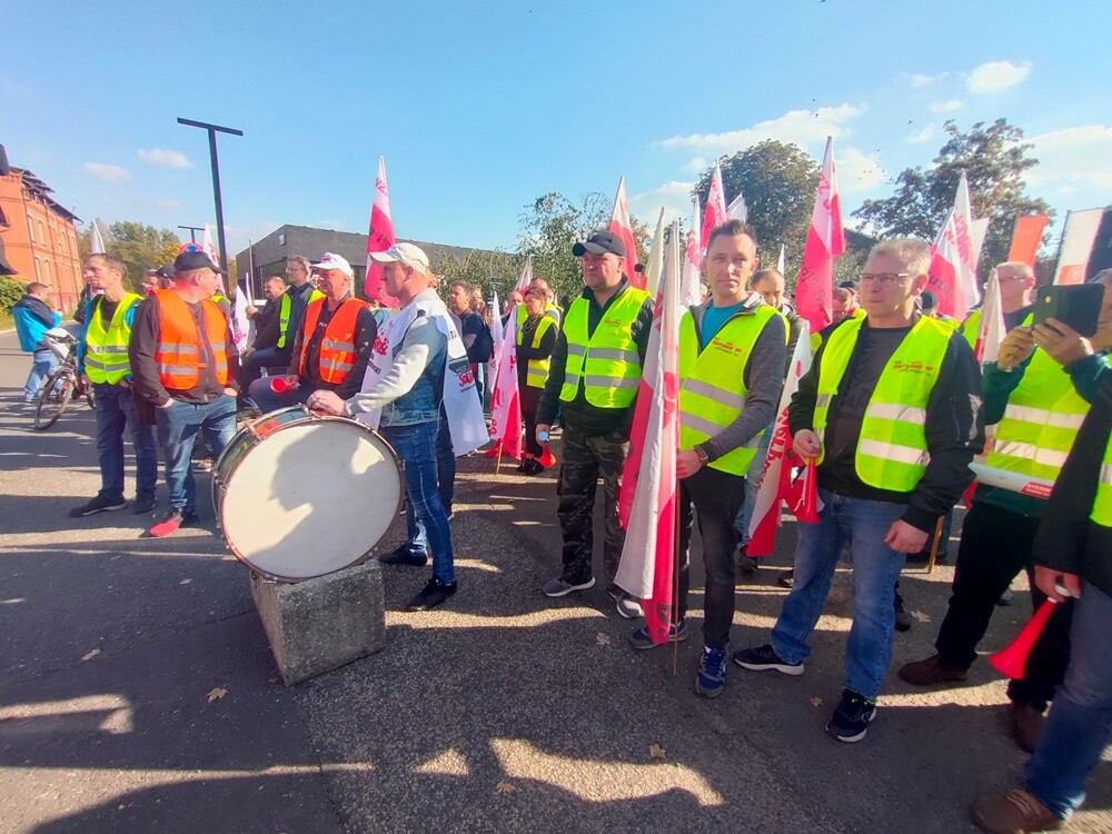 Dokapitalizowanie spółki, utrzymanie wypracowanego zysku w jej obrębie, a także rozpoczęcie przez zarząd Węglokoksu dialogu z reprezentacjami pracowników – to podstawowe postulaty, których spełnienia domagają się związkowcy w spółce Huta Pokój Konstrukcje.
