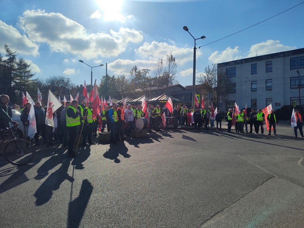 Dokapitalizowanie spółki, utrzymanie wypracowanego zysku w jej obrębie, a także rozpoczęcie przez zarząd Węglokoksu dialogu z reprezentacjami pracowników – to podstawowe postulaty, których spełnienia domagają się związkowcy w spółce Huta Pokój Konstrukcje.
