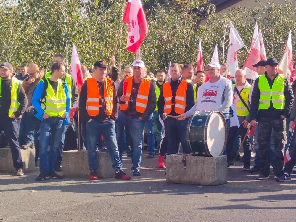 Dokapitalizowanie spółki, utrzymanie wypracowanego zysku w jej obrębie, a także rozpoczęcie przez zarząd Węglokoksu dialogu z reprezentacjami pracowników – to podstawowe postulaty, których spełnienia domagają się związkowcy w spółce Huta Pokój Konstrukcje.