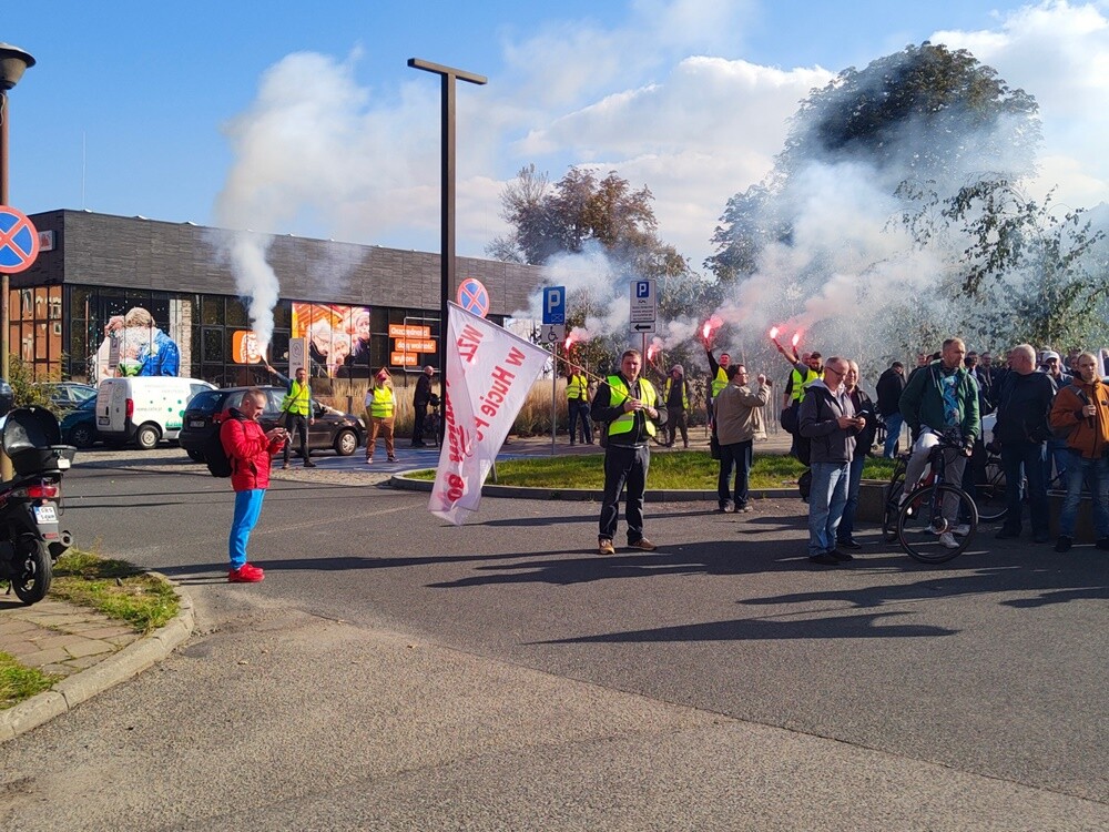 Dokapitalizowanie spółki, utrzymanie wypracowanego zysku w jej obrębie, a także rozpoczęcie przez zarząd Węglokoksu dialogu z reprezentacjami pracowników – to podstawowe postulaty, których spełnienia domagają się związkowcy w spółce Huta Pokój Konstrukcje.