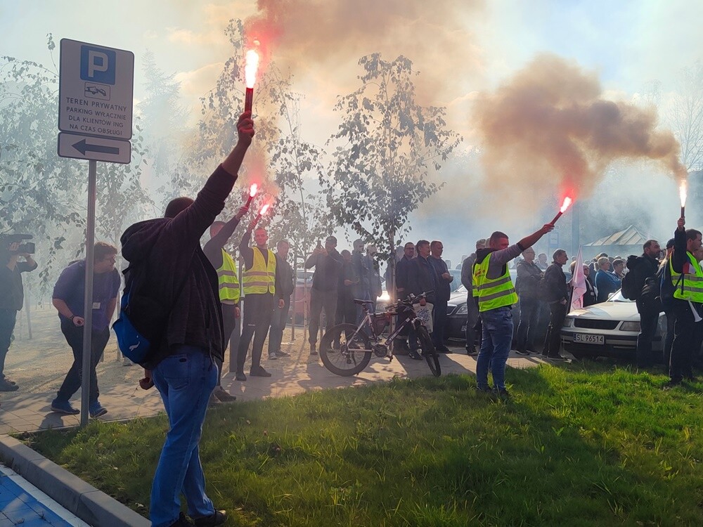 Dokapitalizowanie spółki, utrzymanie wypracowanego zysku w jej obrębie, a także rozpoczęcie przez zarząd Węglokoksu dialogu z reprezentacjami pracowników – to podstawowe postulaty, których spełnienia domagają się związkowcy w spółce Huta Pokój Konstrukcje.