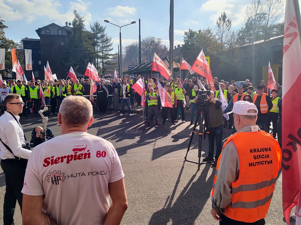 Dokapitalizowanie spółki, utrzymanie wypracowanego zysku w jej obrębie, a także rozpoczęcie przez zarząd Węglokoksu dialogu z reprezentacjami pracowników – to podstawowe postulaty, których spełnienia domagają się związkowcy w spółce Huta Pokój Konstrukcje.