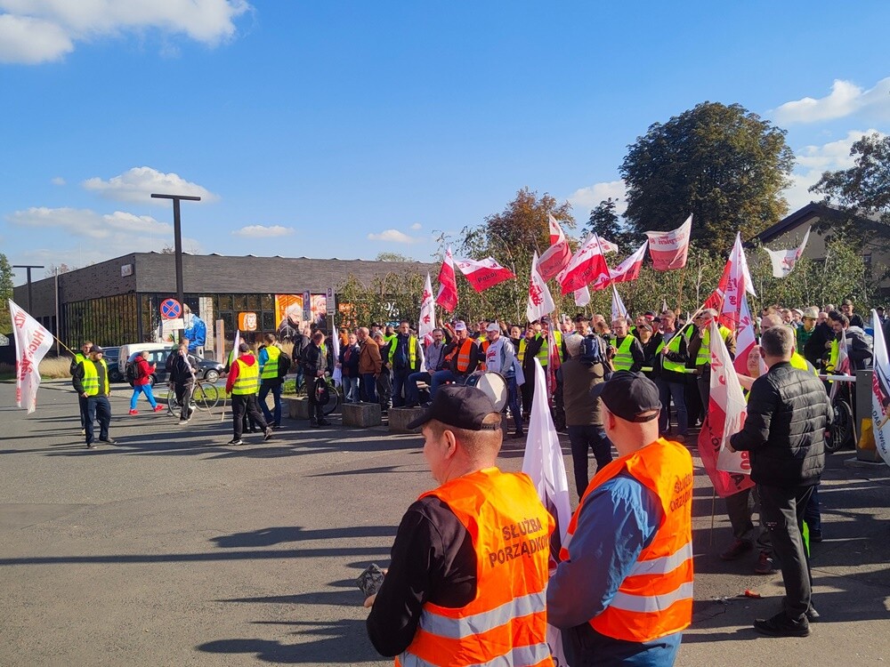 Dokapitalizowanie spółki, utrzymanie wypracowanego zysku w jej obrębie, a także rozpoczęcie przez zarząd Węglokoksu dialogu z reprezentacjami pracowników – to podstawowe postulaty, których spełnienia domagają się związkowcy w spółce Huta Pokój Konstrukcje.