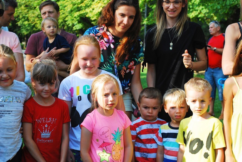 Piknik Bańkowy na Kochłowicach Plantach: W sobotę, 24 sierpnia, kochłowickie Planty zamieniły się w olbrzymią polanę piknikową, a wszystko za sprawą odbywającego się tutaj Pikniku Bańkowego. Były bańki, animacje i dmuchańce. Jednym słowem: doskonała familijna zabawa. Imprezę zorganizowało Stowarzyszenie „Lepsze Kochłowice. Lepsza Ruda Śląska” z okazji pożegnania tegorocznych wakacji.