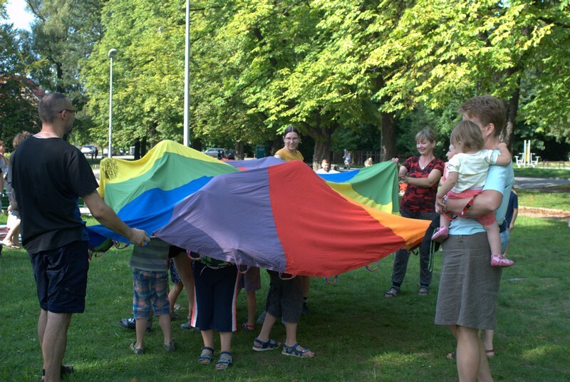 Piknik Bańkowy na Kochłowicach Plantach: W sobotę, 24 sierpnia, kochłowickie Planty zamieniły się w olbrzymią polanę piknikową, a wszystko za sprawą odbywającego się tutaj Pikniku Bańkowego. Były bańki, animacje i dmuchańce. Jednym słowem: doskonała familijna zabawa. Imprezę zorganizowało Stowarzyszenie „Lepsze Kochłowice. Lepsza Ruda Śląska” z okazji pożegnania tegorocznych wakacji.
