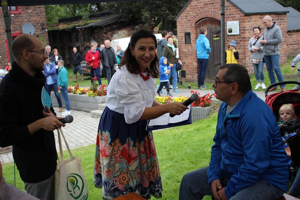 W Rudzie zapachniało dzisiaj chlebem! Przy piekaroku odbył się piknik w ramach Europejskich Dni Dziedzictwa, podczas którego można było zobaczyć, jak wygląda proces wypieku chleba w historycznym piecu oraz spróbować jak smakuje!