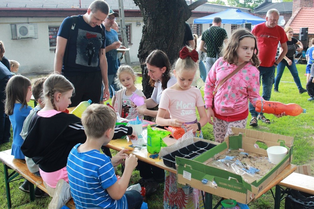 Znów zapachniało chlebem w Rudzie! Przy zabytkowym piekaroku odbył się piknik ekologiczny połączony ze spacerem historyczno-przyrodniczym. 

fot. UM Ruda Śląska