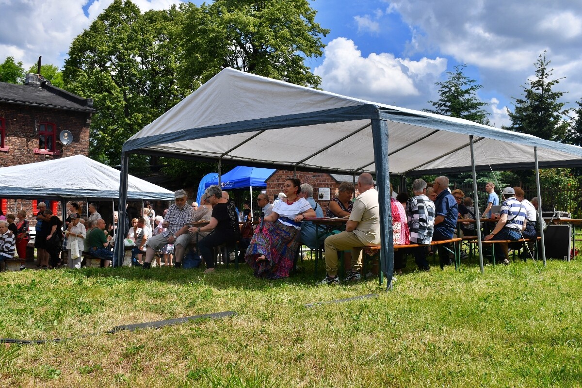 Znów zapachniało chlebem w Rudzie! Przy zabytkowym piekaroku odbył się piknik wiosenny. 

fot. Jacek Knapik