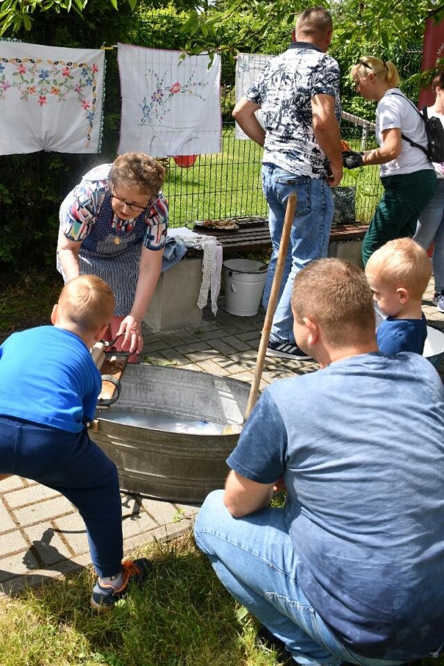 Znów zapachniało chlebem w Rudzie! Przy zabytkowym piekaroku odbył się piknik wiosenny. 

fot. Jacek Knapik