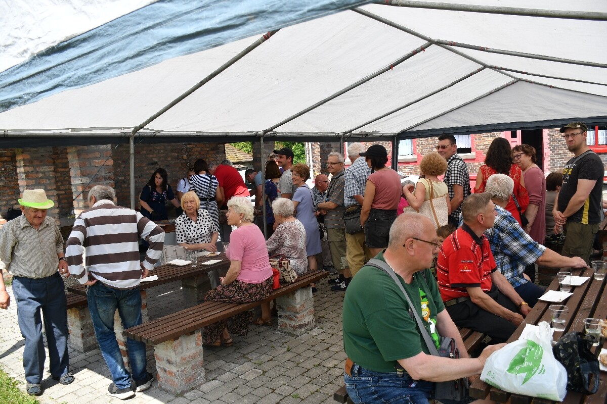 Znów zapachniało chlebem w Rudzie! Przy zabytkowym piekaroku odbył się piknik wiosenny. 

fot. Jacek Knapik